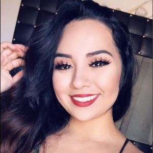 Meet your Posher, Faviola